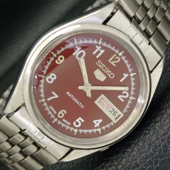 Vintage 1976 Seiko Automatic Mens Silver Watch W/daydate & Red accents - Picture 1 of 8